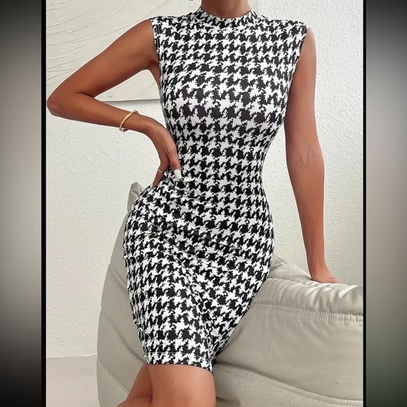 Boutique Dresses & Skirts - New Elegant Black & White sleeveless Houndstooth Dress Women’s Medium 8 10